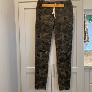 Fall Vibes! Camo distressed jeggings